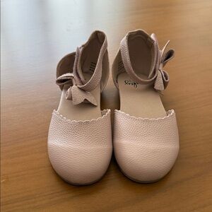 Monkey Feet Blush‎ Dress Shoes with Bow